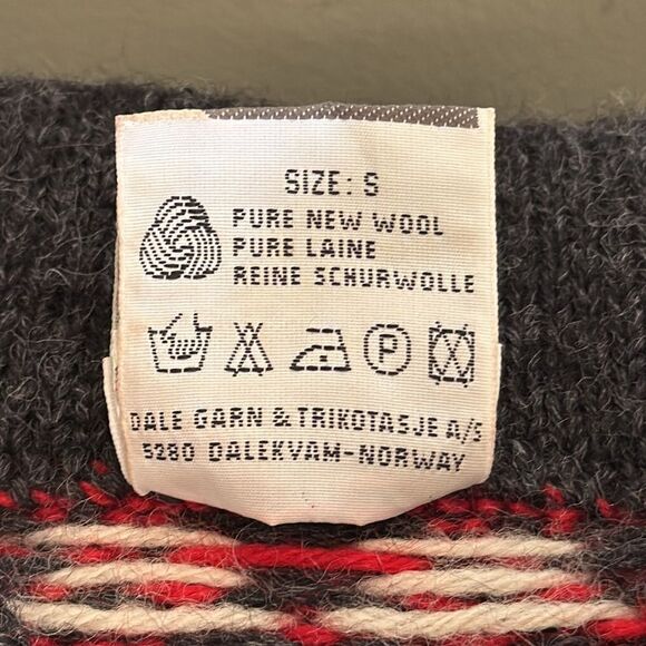 DALE of NORWAY Sweater Luxury Wool Nordic Ski Pewter Clasp Sz Small - Picture 7 of 13